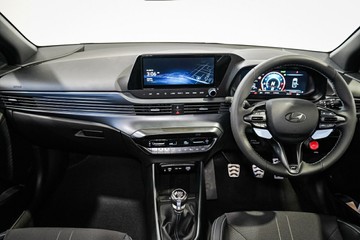 https://vehicle-cdn.autoleague.cloud/26416_620252998_12.jpg