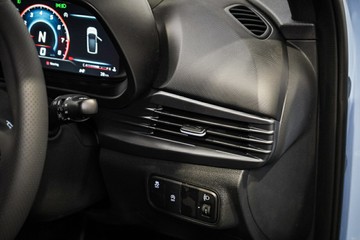 https://vehicle-cdn.autoleague.cloud/26416_620252998_21.jpg