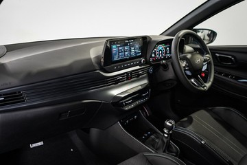https://vehicle-cdn.autoleague.cloud/26416_620253066_27.jpg