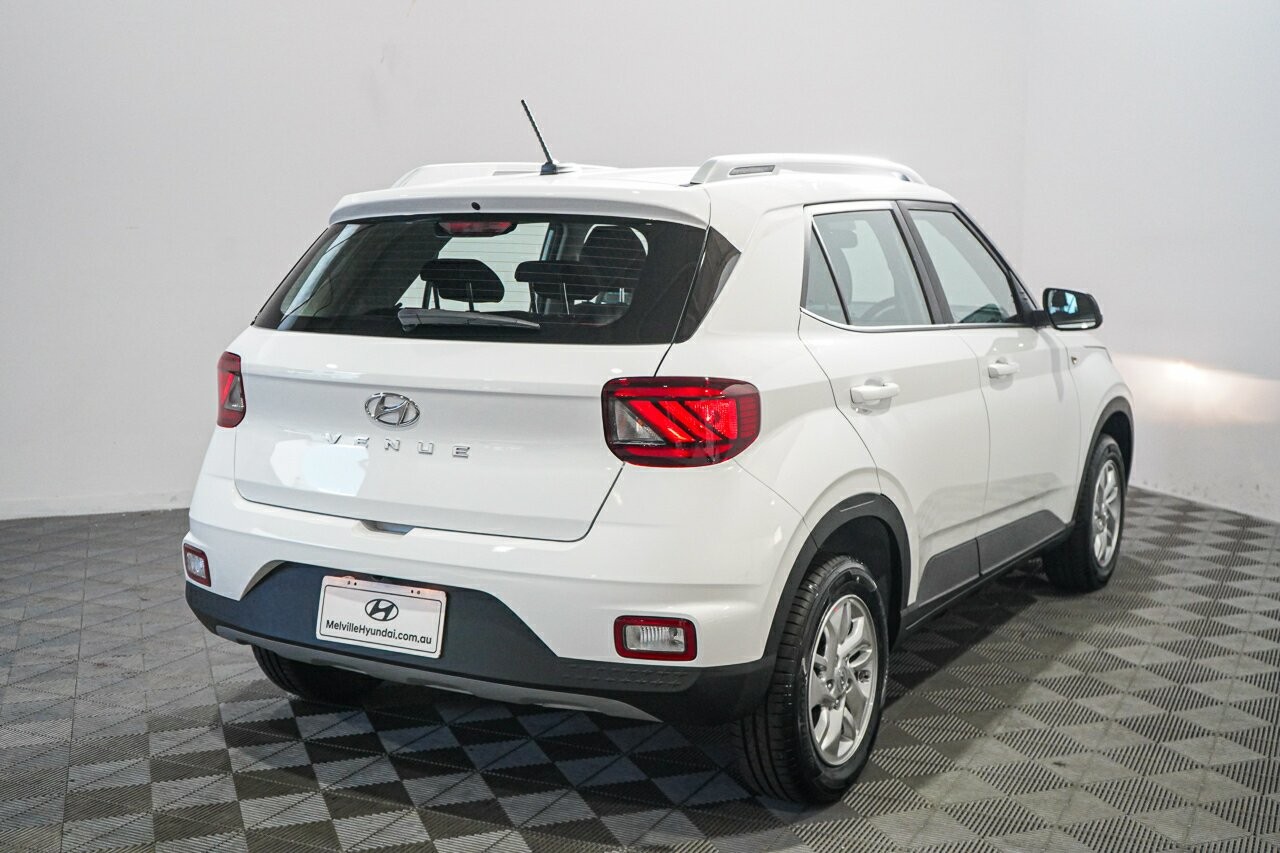 Hyundai Venue image 2