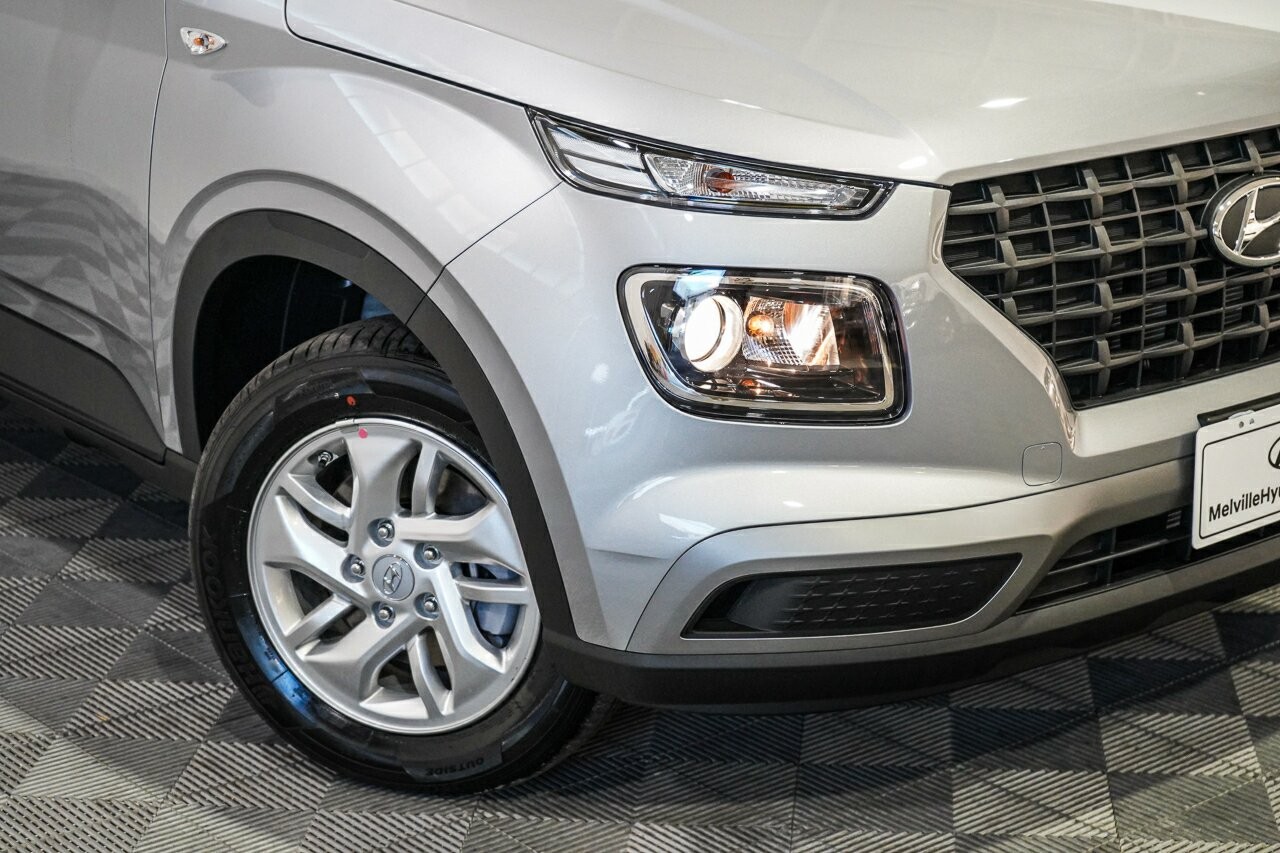 Hyundai Venue image 2