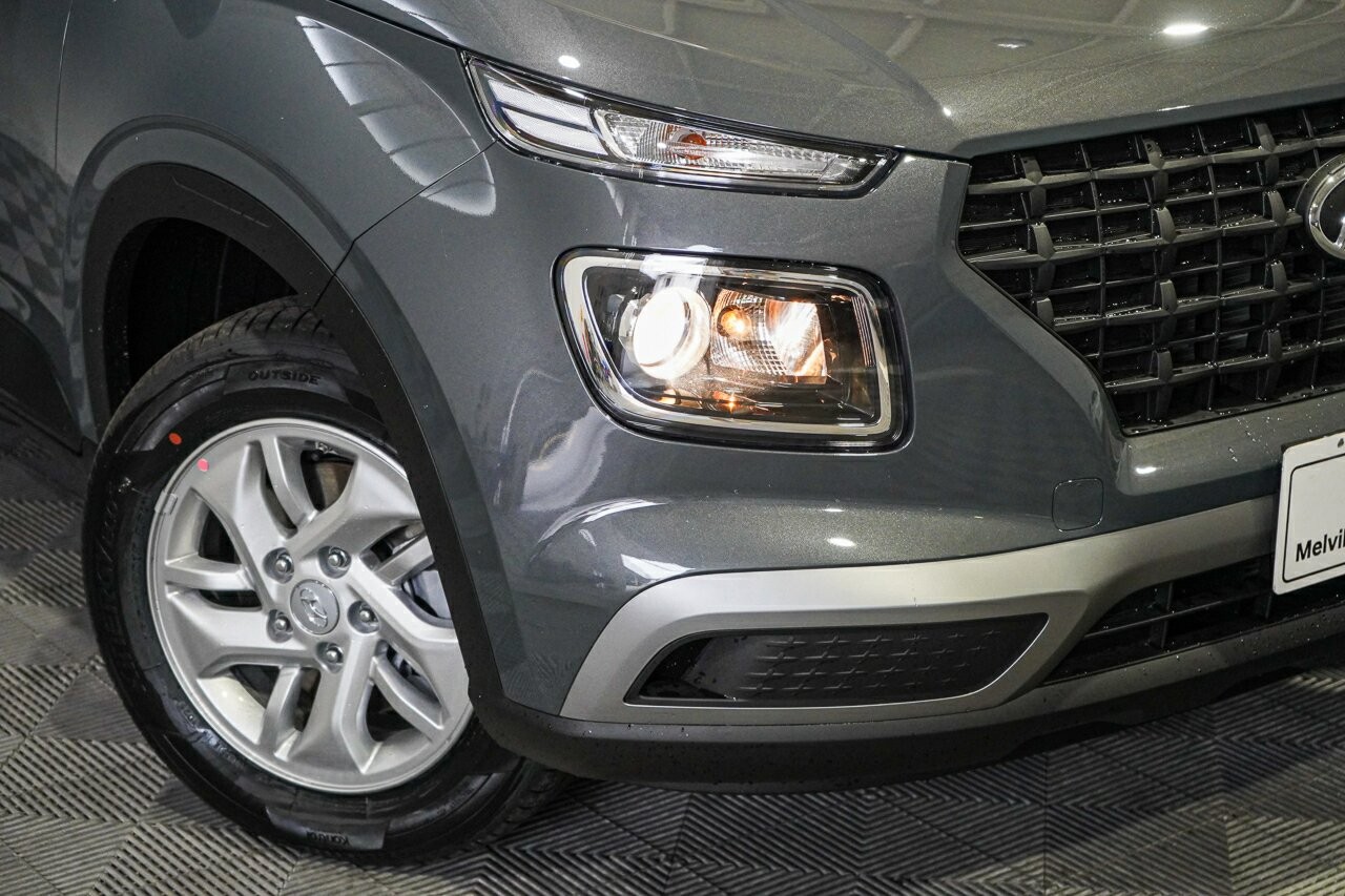 Hyundai Venue image 2
