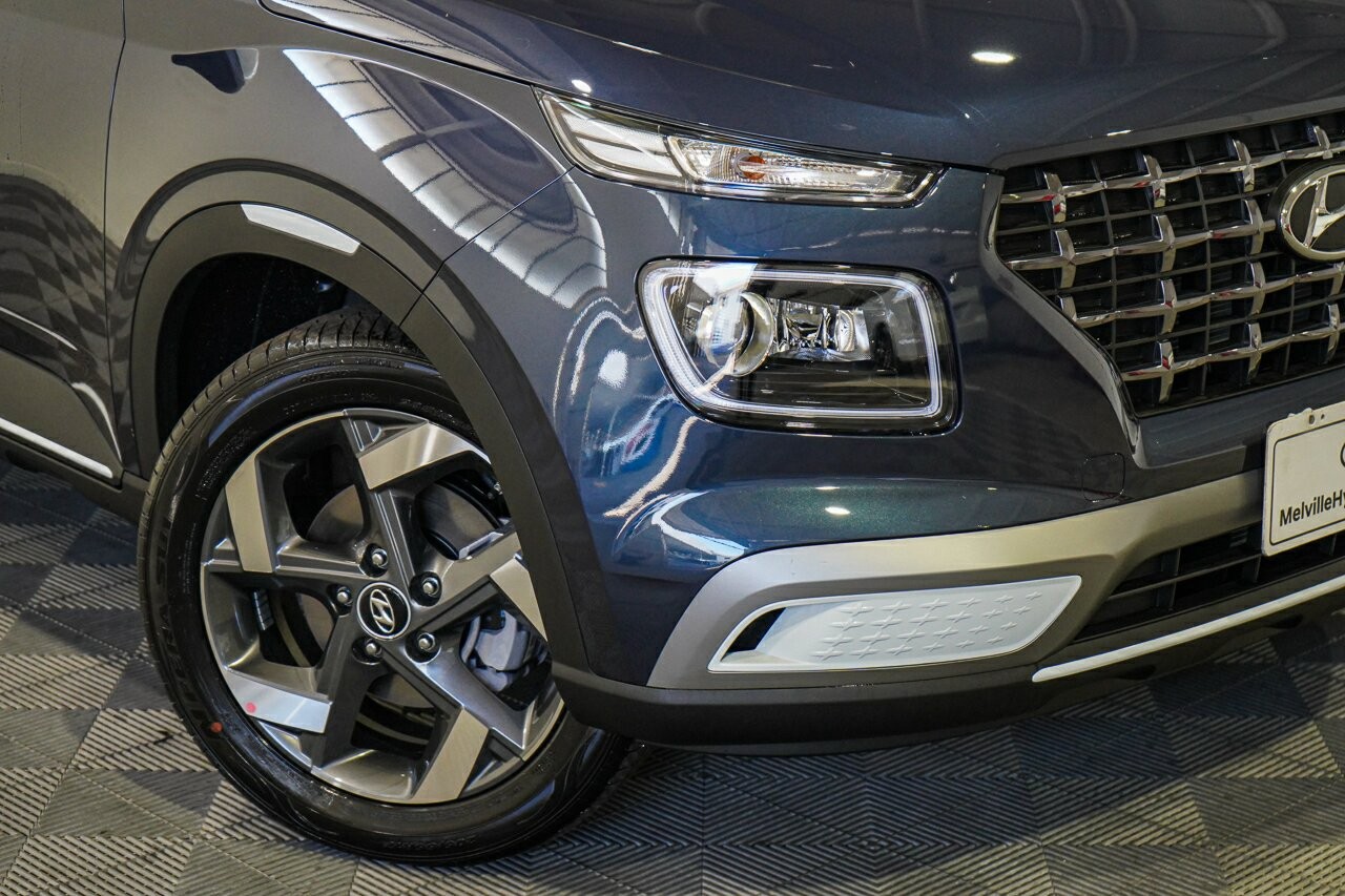 Hyundai Venue image 2