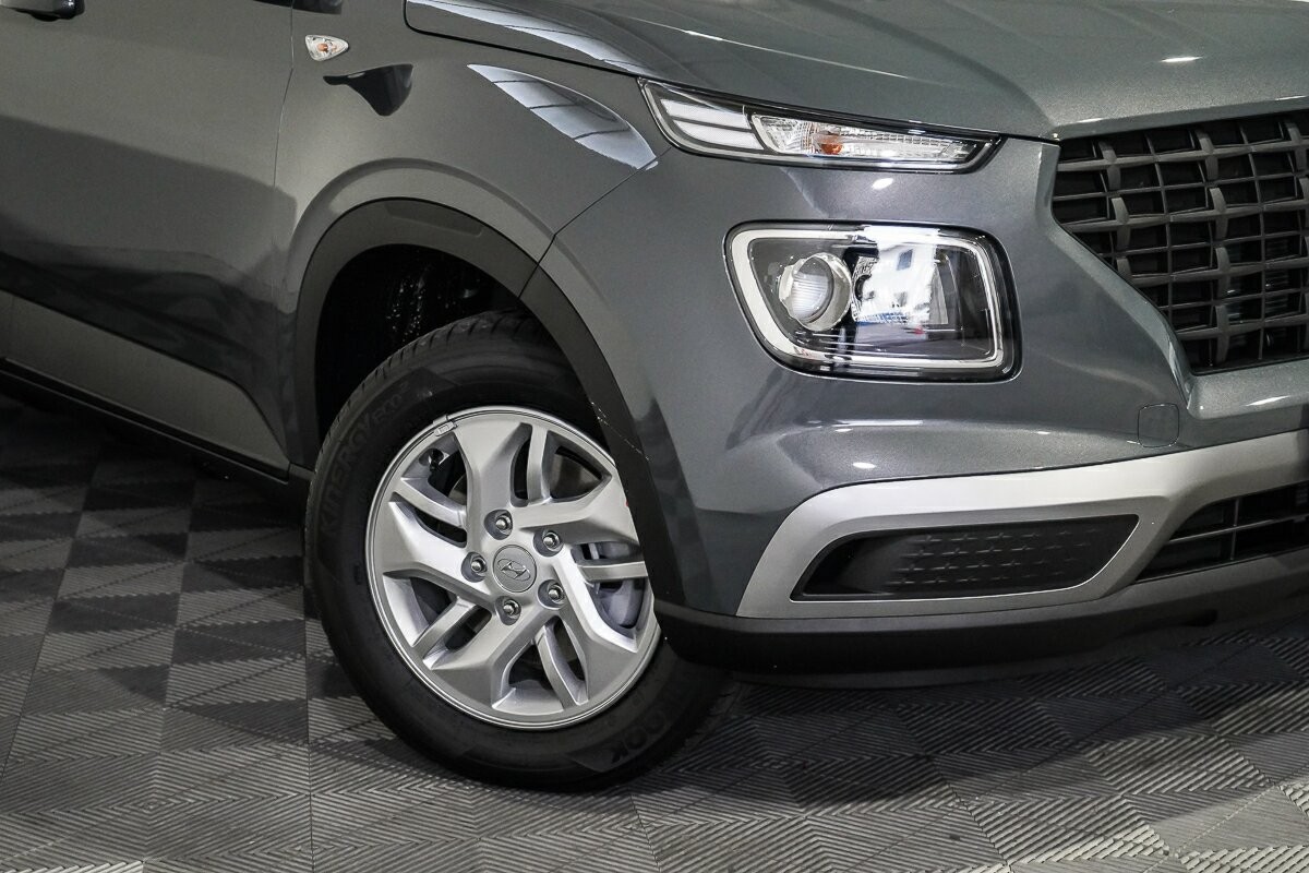 Hyundai Venue image 3