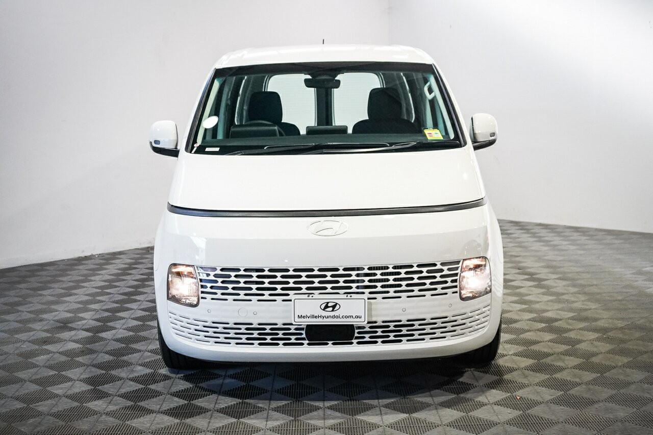 Hyundai Staria Load image 3