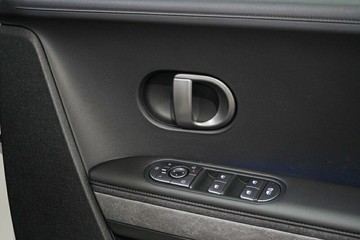 https://vehicle-cdn.autoleague.cloud/26416_620258538_19.jpg
