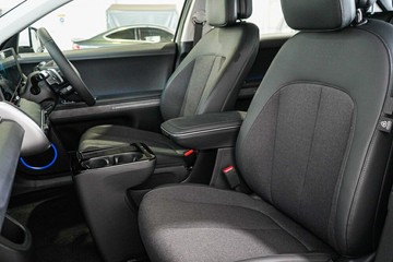 https://vehicle-cdn.autoleague.cloud/26416_620258538_27.jpg