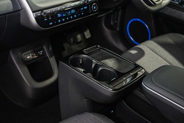 https://vehicle-cdn.autoleague.cloud/26416_620258538_30.jpg