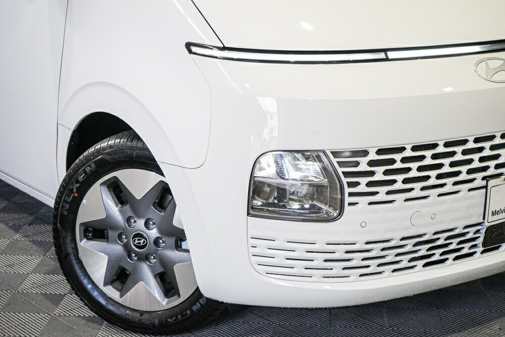 Hyundai Staria image 2