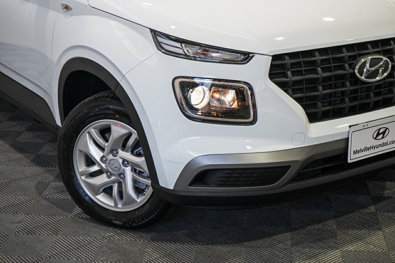 Hyundai Venue image 2