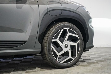 https://vehicle-cdn.autoleague.cloud/26416_620259822_11.jpg