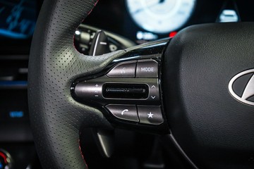 https://vehicle-cdn.autoleague.cloud/26416_620259975_18.jpg