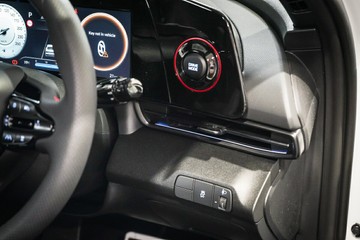 https://vehicle-cdn.autoleague.cloud/26416_620259975_23.jpg