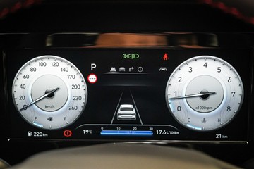 https://vehicle-cdn.autoleague.cloud/26416_620259975_24.jpg