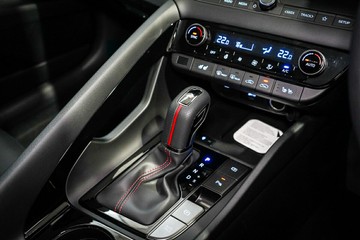 https://vehicle-cdn.autoleague.cloud/26416_620259975_25.jpg