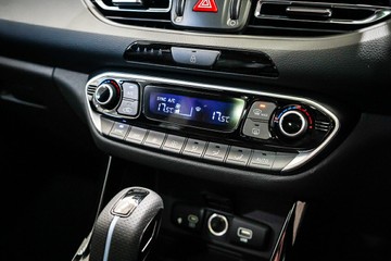 https://vehicle-cdn.autoleague.cloud/26416_620260431_26.jpg