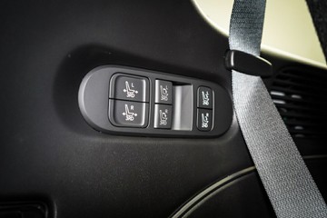 https://vehicle-cdn.autoleague.cloud/26416_620260472_13.jpg