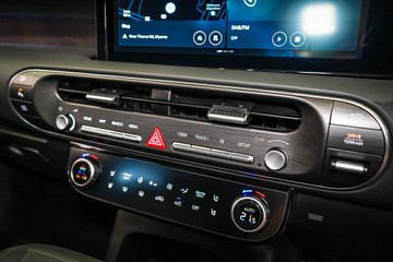 https://vehicle-cdn.autoleague.cloud/26416_620260472_34.jpg