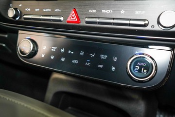 https://vehicle-cdn.autoleague.cloud/26416_620260472_35.jpg