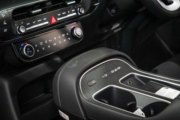 https://vehicle-cdn.autoleague.cloud/26416_620260472_40.jpg