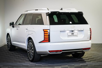 https://vehicle-cdn.autoleague.cloud/26416_620260472_6.jpg