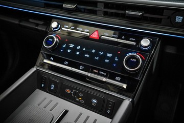 https://vehicle-cdn.autoleague.cloud/26416_620260733_25.jpg