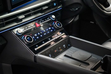 https://vehicle-cdn.autoleague.cloud/26416_620260733_28.jpg