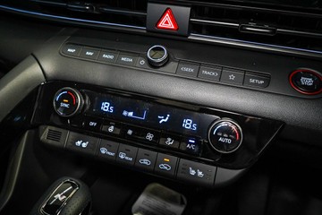 https://vehicle-cdn.autoleague.cloud/26416_620260761_26.jpg