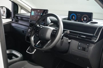 https://vehicle-cdn.autoleague.cloud/26416_620261143_12.jpg