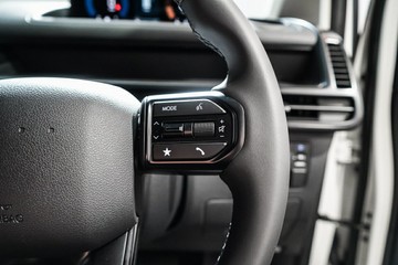 https://vehicle-cdn.autoleague.cloud/26416_620261143_17.jpg