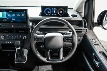 https://vehicle-cdn.autoleague.cloud/26416_620261143_20.jpg