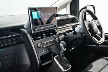 https://vehicle-cdn.autoleague.cloud/26416_620261143_26.jpg