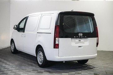 https://vehicle-cdn.autoleague.cloud/26416_620261143_6.jpg