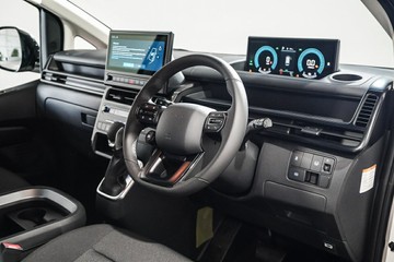 https://vehicle-cdn.autoleague.cloud/26416_620261918_13.jpg