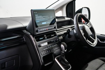 https://vehicle-cdn.autoleague.cloud/26416_620261918_21.jpg