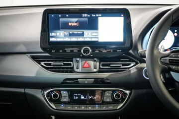 https://vehicle-cdn.autoleague.cloud/26416_620261950_12.jpg