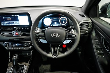 https://vehicle-cdn.autoleague.cloud/26416_620261950_18.jpg