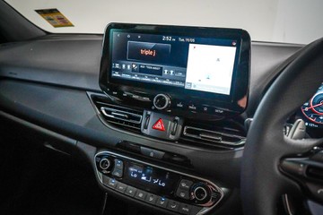 https://vehicle-cdn.autoleague.cloud/26416_620261950_22.jpg