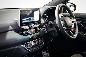 https://vehicle-cdn.autoleague.cloud/26416_620261950_27.jpg