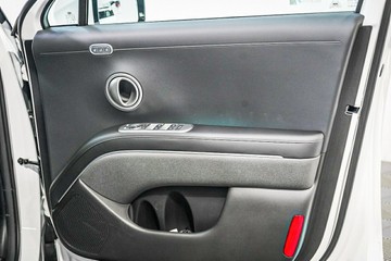 https://vehicle-cdn.autoleague.cloud/26416_620261968_13.jpg