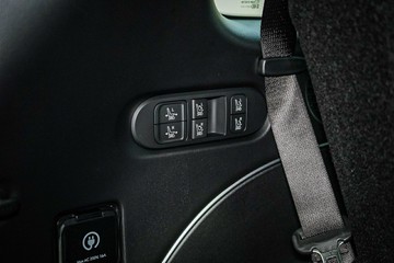 https://vehicle-cdn.autoleague.cloud/26416_620261968_28.jpg