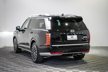 https://vehicle-cdn.autoleague.cloud/26416_620261989_6.jpg