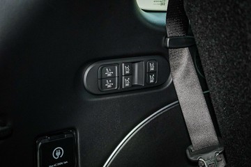 https://vehicle-cdn.autoleague.cloud/26416_620262111_30.jpg