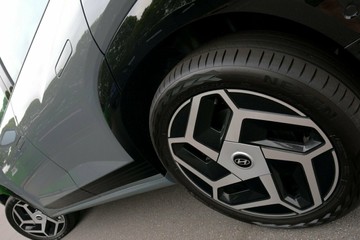 https://vehicle-cdn.autoleague.cloud/26416_620262880_8.jpg