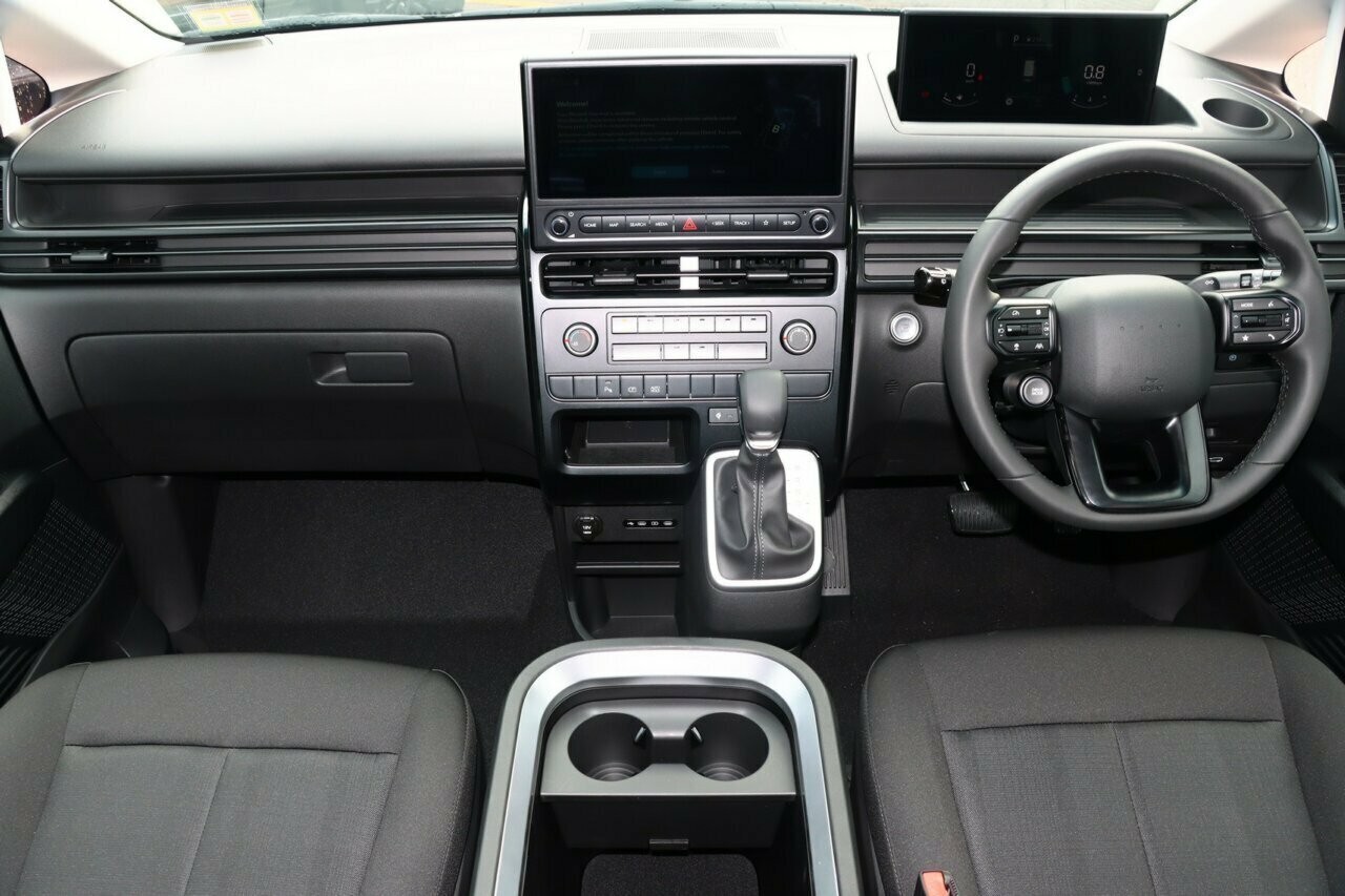 Hyundai Staria Load image 4