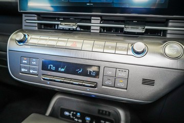 https://vehicle-cdn.autoleague.cloud/26416_620263294_26.jpg