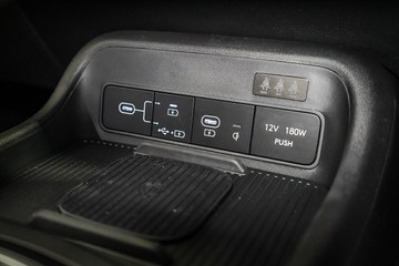 https://vehicle-cdn.autoleague.cloud/26416_620263294_27.jpg