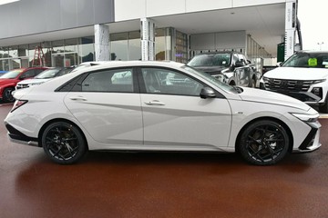 https://vehicle-cdn.autoleague.cloud/26416_620263357_12.jpg