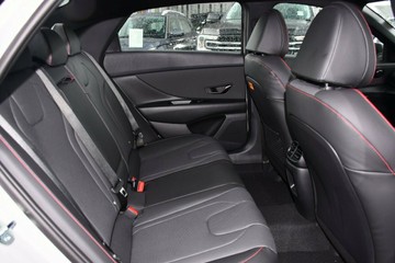 https://vehicle-cdn.autoleague.cloud/26416_620263357_6.jpg