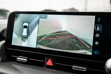 https://vehicle-cdn.autoleague.cloud/26416_620263371_17.jpg